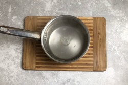 Малосольные огурцы в кастрюле горячим способом - шаг 6 Малосольные огурцы в кастрюле горячим способом - шаг 6