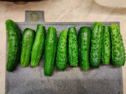 Малосольные огурцы в кастрюле холодным способом - шаг 1 Малосольные огурцы в кастрюле холодным способом - шаг 1