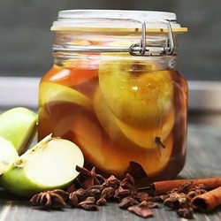 Яблоки в винном уксусе с кленовым сиропом на зиму в банках