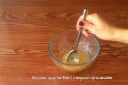 Мастика из желатина и сахарной пудры - шаг 3 Мастика из желатина и сахарной пудры - шаг 3