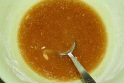 Торт с медом со сметанным кремом в шоколадной глазури - шаг 4 Торт с медом со сметанным кремом в шоколадной глазури - шаг 4