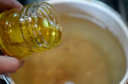 Самогон из меда в домашних условиях - шаг 2 Самогон из меда в домашних условиях - шаг 2