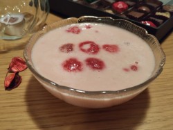 Молочное желе с бананом и малиной - шаг 6