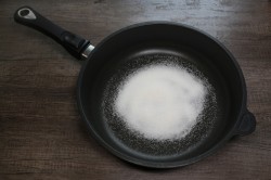 Мороженое в соленой карамели - шаг 1