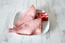 Морской окунь жареный на сковороде - шаг 2