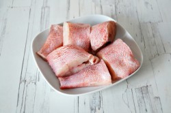 Морской окунь жареный на сковороде - шаг 3