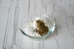 Морской окунь жареный на сковороде - шаг 4