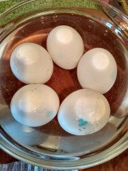 Мраморные яйца к Пасхе - шаг 4