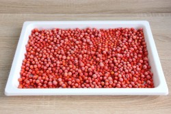 Настойка из красной рябины в домашних условиях на водке - шаг 4 Настойка из красной рябины в домашних условиях на водке - шаг 4