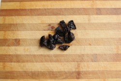 Настойка на черносливе на самогоне в домашних условиях - шаг 2 Настойка на черносливе на самогоне в домашних условиях - шаг 2