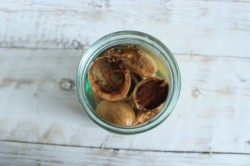 Настойка самогона на грецких орехах - шаг 4 Настойка самогона на грецких орехах - шаг 4