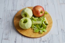 Заливной пирог с яблоками в духовке - шаг 6