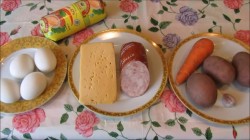 Салат Сугробы смаонезом, ветчиной и сыром - шаг 1 Салат Сугробы смаонезом, ветчиной и сыром - шаг 1