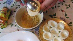 Салат Сугробы смаонезом, ветчиной и сыром - шаг 4 Салат Сугробы смаонезом, ветчиной и сыром - шаг 4