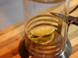 Облепиховый чай с пряностями и перцем чили - шаг 2 Облепиховый чай с пряностями и перцем чили - шаг 2