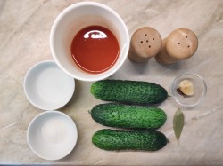 Огурцы в томатном соке на зиму - шаг 1 Огурцы в томатном соке на зиму - шаг 1