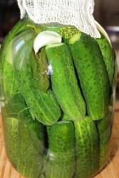 Домашние соленые огурцы хрустящие в банках на зиму - шаг 6