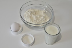 Оладьи на йогурте пышные - шаг 1