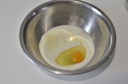 Оладьи на йогурте пышные - шаг 2