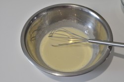 Оладьи на йогурте пышные - шаг 3