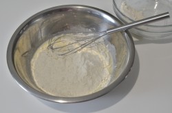 Оладьи на йогурте пышные - шаг 4