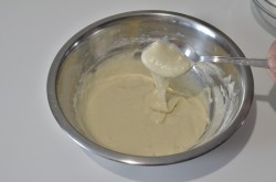 Оладьи на йогурте пышные - шаг 5