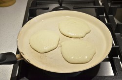 Оладьи на йогурте пышные - шаг 6