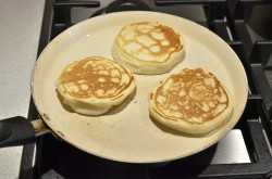 Оладьи на йогурте пышные - шаг 7