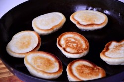 Оладьи на сыворотке пышные без яиц - шаг 5