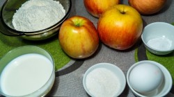 Десертные оладьи с яблоками в кляре - шаг 1 Десертные оладьи с яблоками в кляре - шаг 1