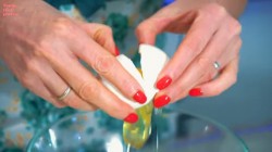 Десертные оладьи с яблоками в кляре - шаг 2 Десертные оладьи с яблоками в кляре - шаг 2