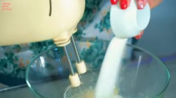 Десертные оладьи с яблоками в кляре - шаг 3 Десертные оладьи с яблоками в кляре - шаг 3