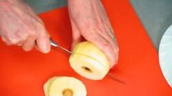 Десертные оладьи с яблоками в кляре - шаг 8 Десертные оладьи с яблоками в кляре - шаг 8