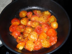 Омлет с помидорами и колбасой на сковороде - шаг 6 Омлет с помидорами и колбасой на сковороде - шаг 6