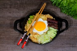 Острая корейская лапша с говядиной овощами и яйцом - шаг 7