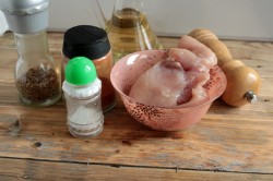 Отбивные из куриных грудок на сковороде - шаг 1