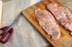 Отбивные из куриных грудок на сковороде - шаг 4