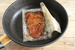 Отбивные из куриных грудок на сковороде - шаг 6