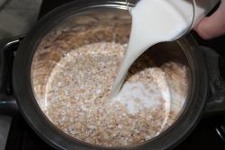 Овсяная каша с бананом на завтрак - шаг 3