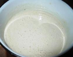 Овсяный кисель из хлопьев геркулеса с черным хлебом - шаг 5