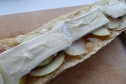 Панини с яблочным повидлом, сыром и яблоком - шаг 5
