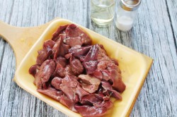 Паштет из куриной печени с морковью и луком - шаг 2