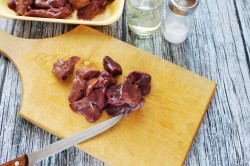 Паштет из куриной печени с морковью и луком - шаг 3