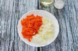 Паштет из куриной печени с морковью и луком - шаг 4