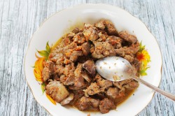 Паштет из куриной печени с морковью и луком - шаг 7