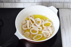 Паста с кальмарами в сливочном соусе - шаг 6