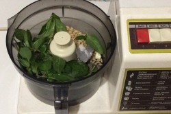 Паста с соусом песто - шаг 2 Паста с соусом песто - шаг 2