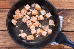 Паста с семгой в сливочном соусе - шаг 4