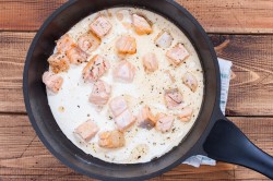 Паста с семгой в сливочном соусе - шаг 5