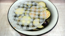 Баклажаны в духовке с болгарским перцем, куркумой и специями - шаг 3 Баклажаны в духовке с болгарским перцем, куркумой и специями - шаг 3